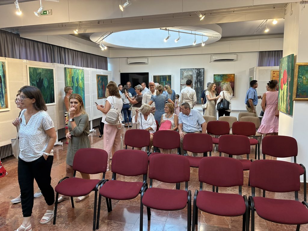 Putnoki Ági kiállítása a szentesi Tokácsli Galériában – a kiállításon látható bekeretezett festmények keretezése a Keretmester műhelyében készült.