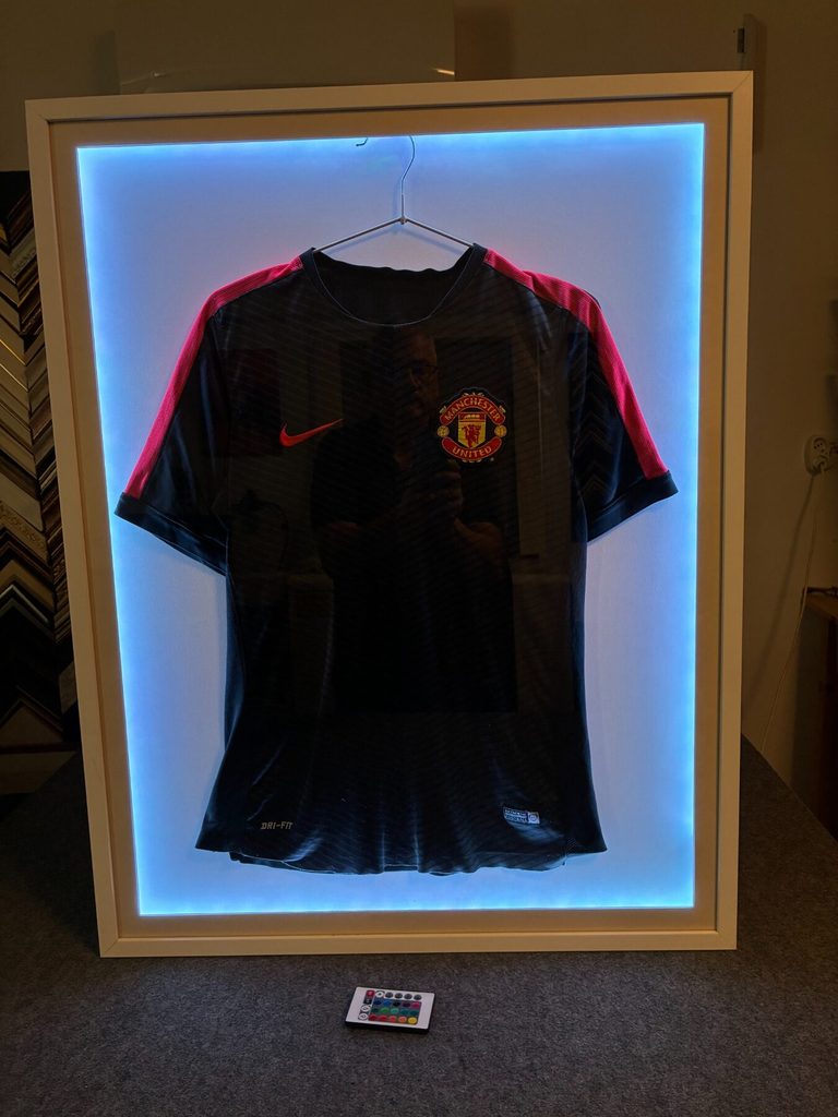 Manchester United sportmez keretezése kék LED-világítással
